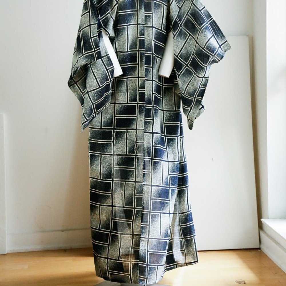 Vintage Lighweight Geometric Print Kimono - Picture 7 of 9